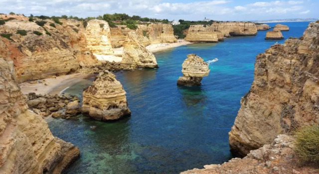 Апартаменты с видом на бассейн Portas do Sol Pool Portimao Apartment