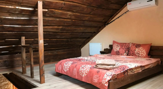 Two-floor apartments and studio 2-х этажные апартаменты и студия в самом центре, Book Lejlighed Lejligheder i Kharkiv, Lejlighed