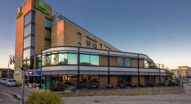 Номер Executive Holiday Inn London Brentford Lock by IHG