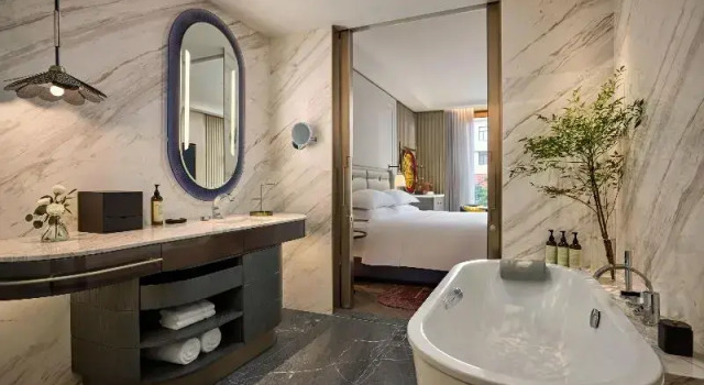 Номер Deluxe Fairmont Hanoi