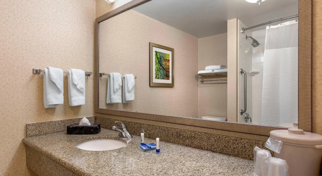 Четырёхместный номер Standard Fairfield Inn & Suites Elizabeth City