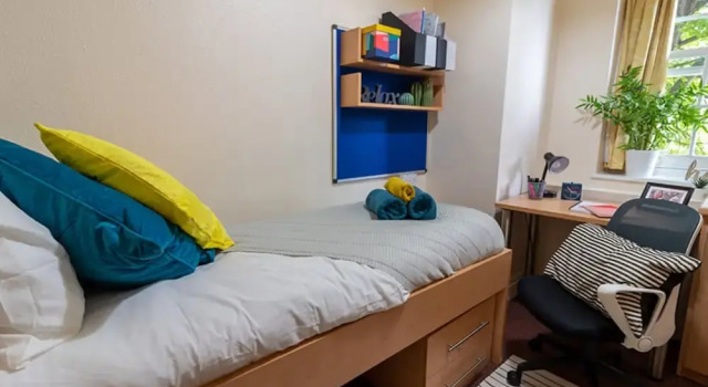 Goldsmiths House - Campus Accommodation - Caters to Women