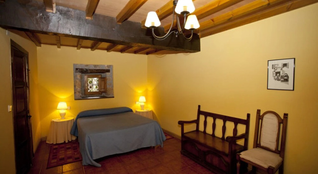 La Torea, Rezerwuj Hotel Hotele i noclegi w Sevares, Hotel