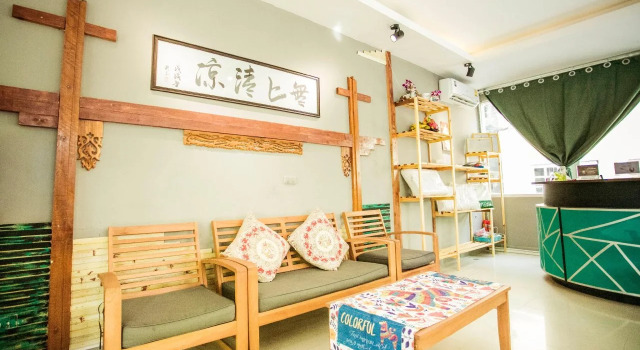 RQ Phuket Patong Beach by Collection O, Забронировать Отель Отели Патонг-Бич с парковкой, рядом с Улица Бангла-роуд, Парковка