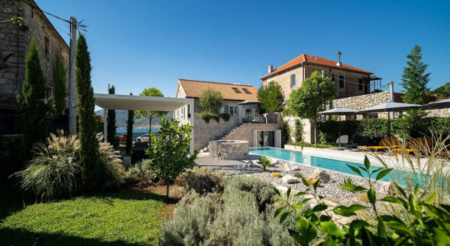 Вилла с 3 комнатами Villa Lastva is a Five Star Seafront Luxury Villa With Privite Pool