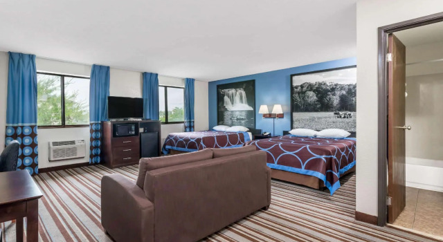 Четырёхместный люкс Super 8 by Wyndham Columbus Edinburgh