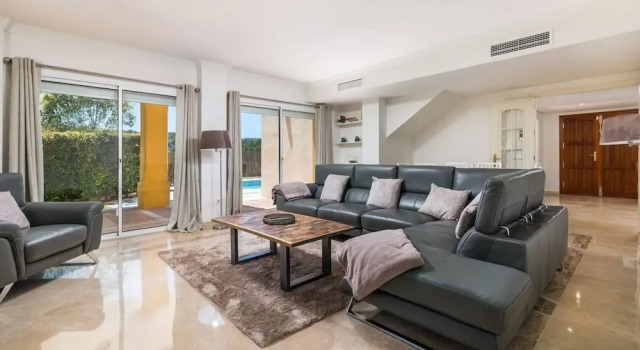 Charming 4-Bed Villa in San Roque, Reserva ahora Villa San Roque Costa de la Luz