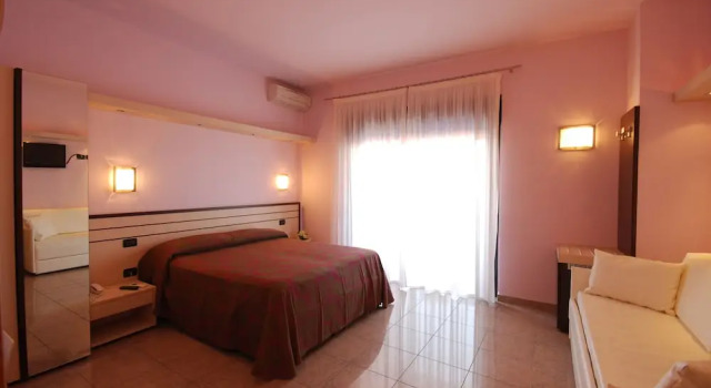 Hotel Clara, Varaa Hotelli Hotellit Abruzzo aamiaisella, Aamiainen