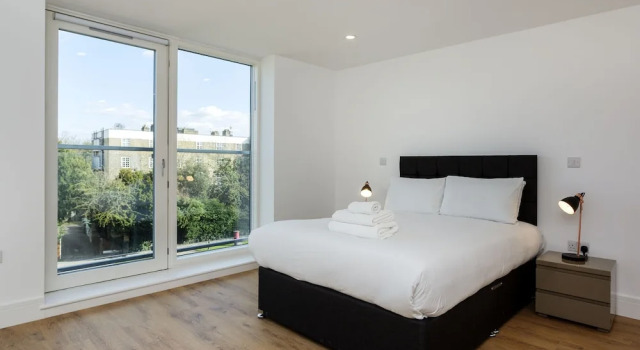 Contemporary Holiday Home in London With Patio