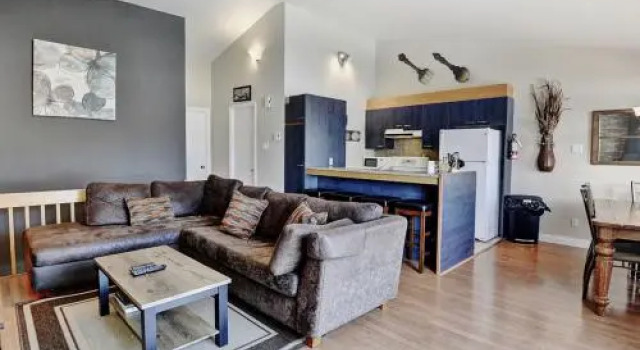 Chalet 58 Chemin de la Corniche, Book Chalet Hoteller i Stoneham med parkering, nær Stoneham Golf Club, Parkering