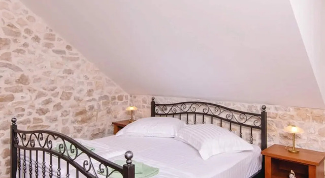Коттедж Holiday Home Loviste-three Bedroom Holiday Home With Pool and Sea View