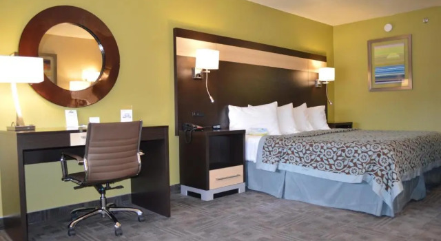 Номер Standard Days Inn by Wyndham Carlsbad
