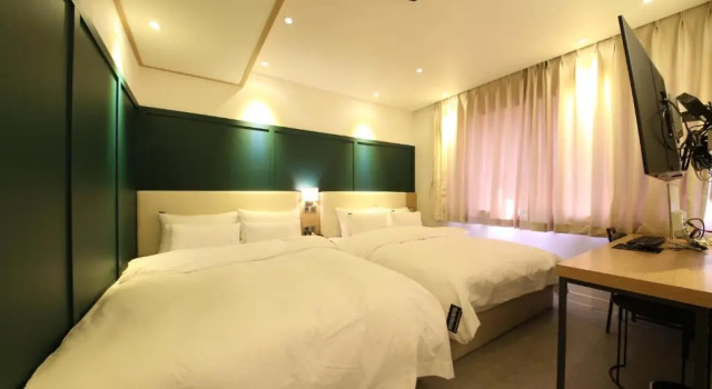 Люкс Deluxe Brooks Hotel Tongyeong