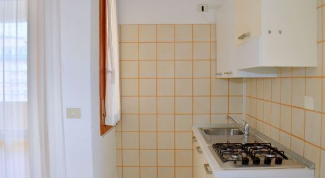 Апартаменты Cozy Two-bedroom Apartment in a Seafront Building