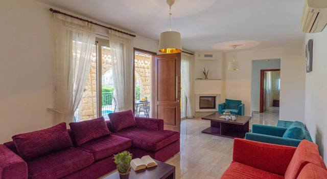 Villa Adonis - Sandy Beach Villas, Book Villa 3-stjernede hoteller i Neo Chorio, 3*