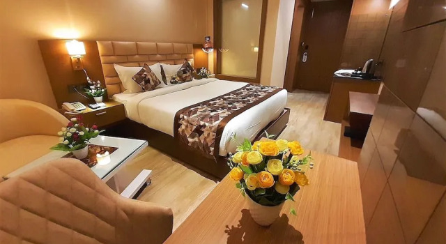 Legend Inn, Забронировать Отель Отели Гомти Нагара с парковкой, Парковка