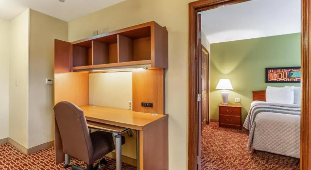 Четырёхместный люкс с 2 комнатами MainStay Suites Columbia Harbison