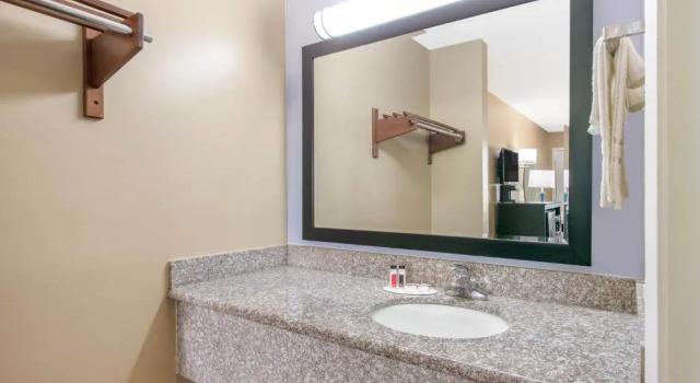 Люкс Super 8 by Wyndham Ocean Springs Biloxi