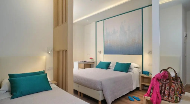 Четырёхместный номер Comfort с балконом Hotel Riviera B&B