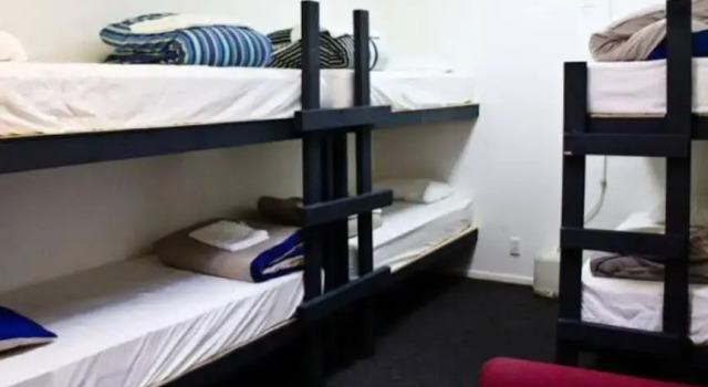 Eagles Nest Backpackers, Забронировать Отель Гамильтона Гамильтон, рядом с Hamilton High Court and District Court