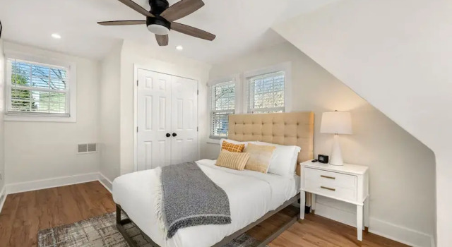 Beautifully Modern Cottage in Historic Norcross, Book Feriehus Sommerhuse i Norcross, Hytte