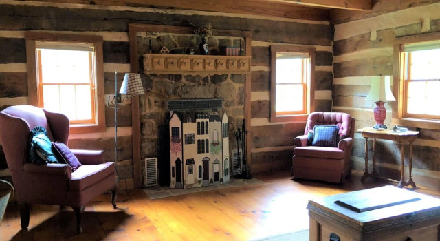Riverfront Pioneer Cabins LLC, Prenota Hotel Hotel a Virginia con parcheggio, Parcheggio