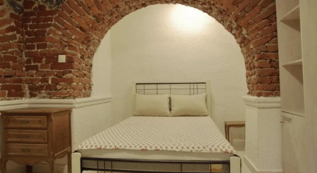 Коттедж c 1 комнатой Top Center Detached Apartment Studio
