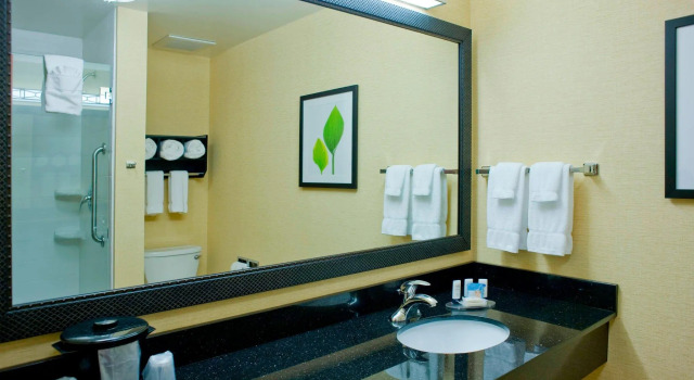 Четырёхместный номер Standard Fairfield Inn & Suites Columbus
