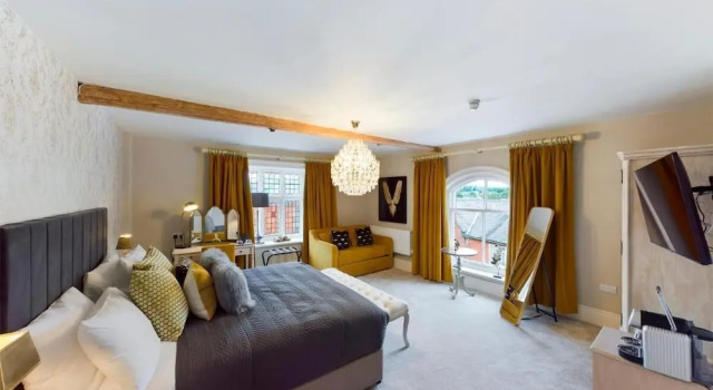 Номер Luxury Lion & Swan Hotel