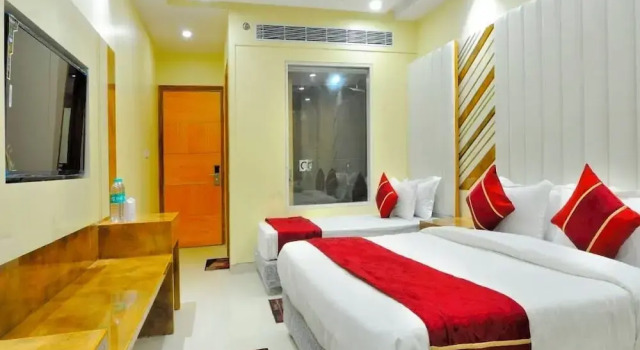 Двухместный номер Standard с балконом и с видом на город Hotel Rachna Tourist lodge