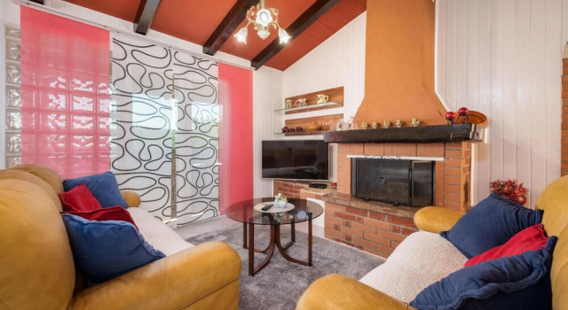 Stunning Home in Vizinada With 3 Bedrooms, Wifi and Outdoor Swimming Pool, Rezerwuj Hotel Hotele w Crklada z basenem, Basen