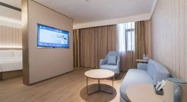 Люкс Deluxe HanTing Hotel (Zhanjiang Leizhou Xihu Park)