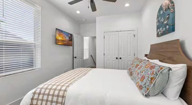 Коттедж Luxury Enclave 2 Bedroom Luxury Homes