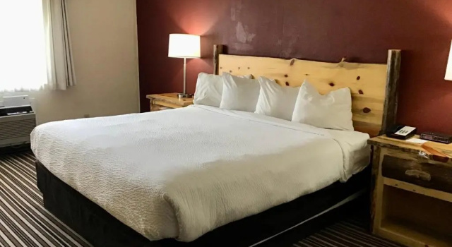 Четырёхместный номер Standard с красивым видом из окна Studio 6 Suites Butte MT I-90 I-15