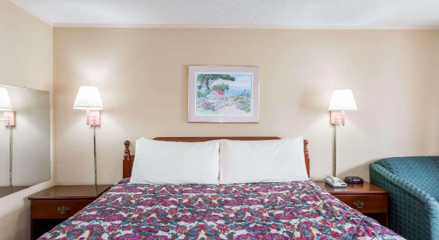 Двухместный номер Standard Travelodge by Wyndham Ridgeway Martinsville Area