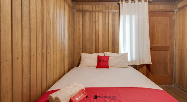 RedDoorz @ Omah Kayu Homestay, Rezerwuj Hotel Bantul Yogyakarta Province