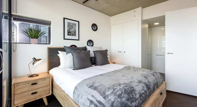 Stylish 2-bed Apt in Southbank With Parking