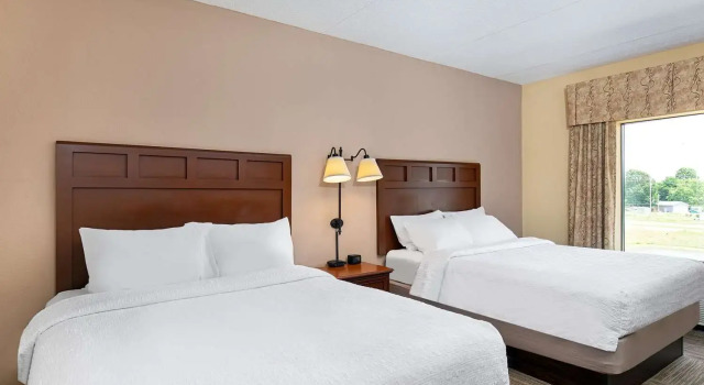 Четырёхместный номер Standard Hampton Inn & Suites Madisonville