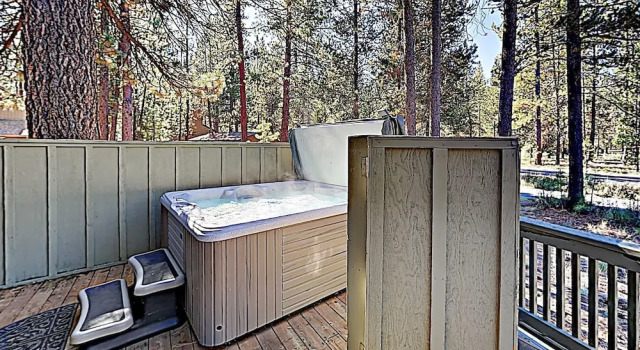 New Listing! All-season Haven - Hot Tub, Ping-pong 3 Bedroom Home, Prenota Casa vacanze Sunriver 