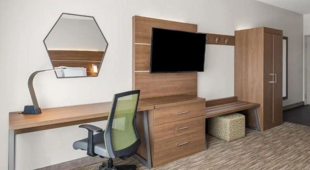 Четырёхместный номер Standard Holiday Inn Express Hotel & Suites Graham by IHG
