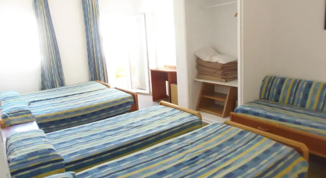 Standard cvadruplă cameră Hostal Sol de Mallorca.
