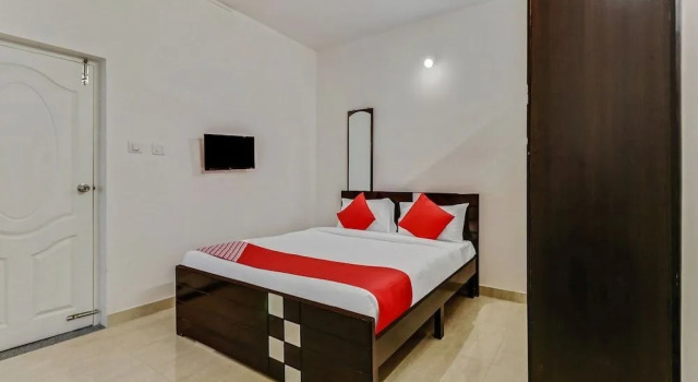 Sree Banashankari Guest House 2 by OYO Rooms, Забронировать Гостевой дом Бангалор штат Карнатака, рядом с Manpho Convention Center