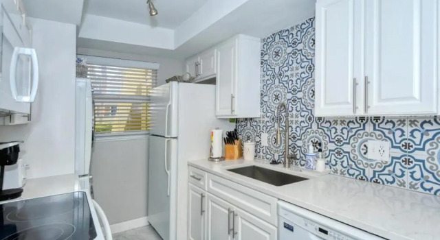Апартаменты LaPlaya 108B Dream views of the Gulf from your private balcony or screened lanai just steps from the beach