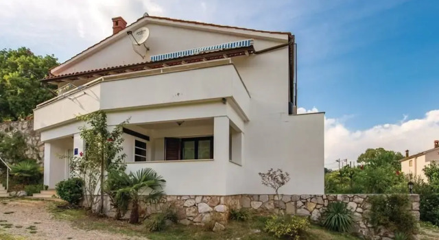 Апартаменты Elegant Brsec Apartments With Sea View