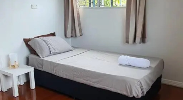 Spacious 4-bdrm fully self-contained WIFI, Parking