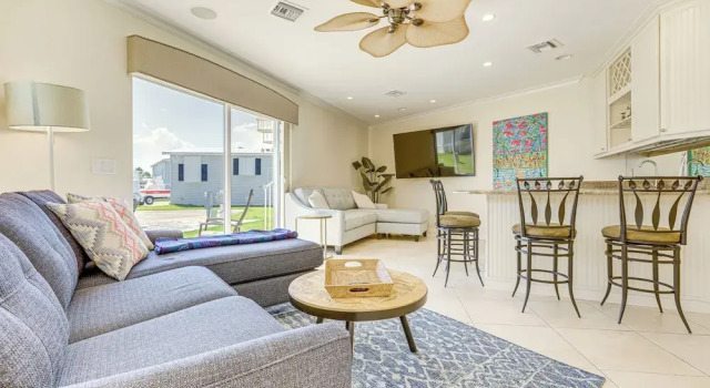 Ocean Access, Mini Golf & Pools: Jensen Beach Gem, Rezerwuj Mini-hotel Mini-hotele w Jensen Beach, Mini-hotel