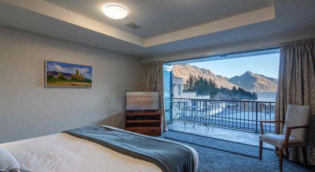 Modern Queenstown Apartment & Great Lake Views, Забронировать Апартаменты/квартира Куинстаун 