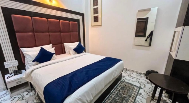 Atlantiis Suites By Signature Stayz Near Taj Mahal, Забронировать Отель Отели Агры с бассейном, Бассейн