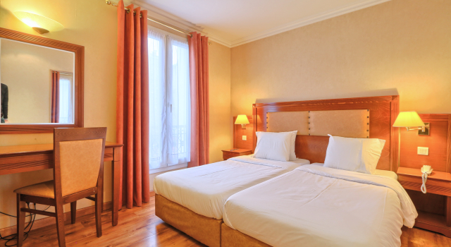 121 Paris Hotel