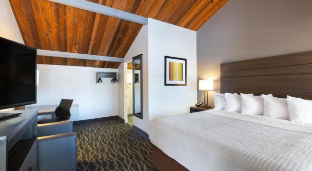 Номер Standard Days Inn by Wyndham Ukiah